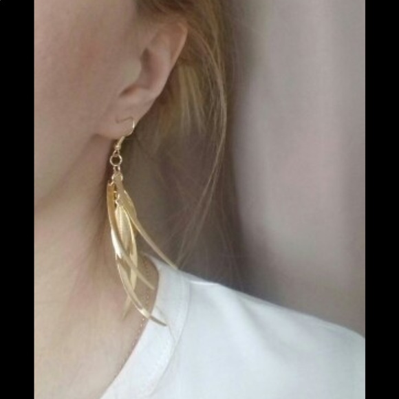 Dangle Boho Feather Earrings - Picture 6 of 8